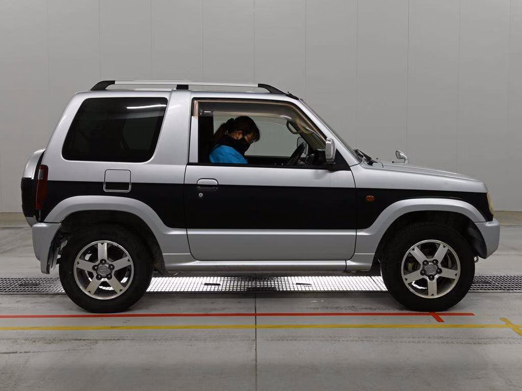 MITSUBISHI PAJERO MINI