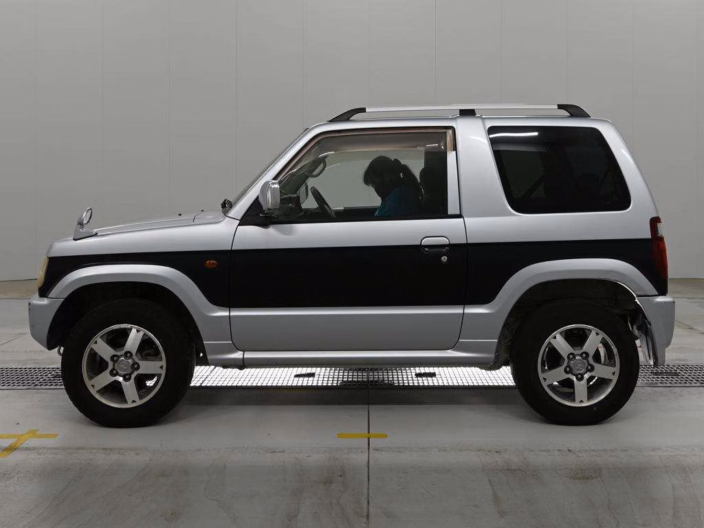 MITSUBISHI PAJERO MINI