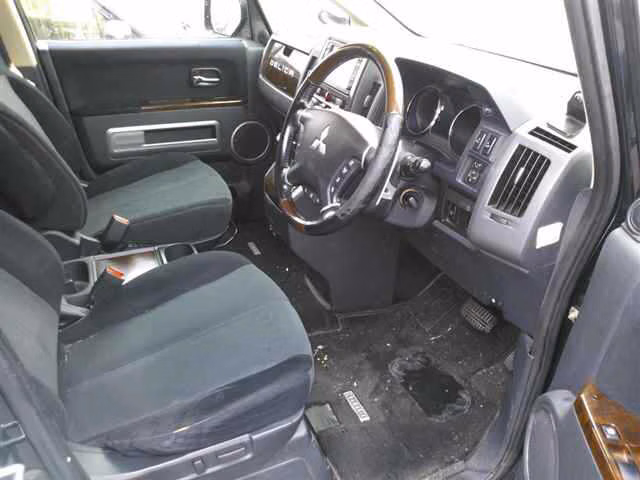 MITSUBISHI DELICA D:5