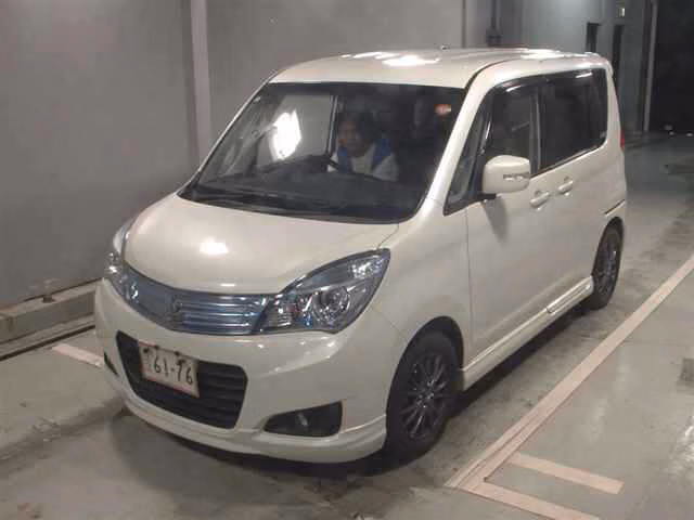 MITSUBISHI DELICA D:2