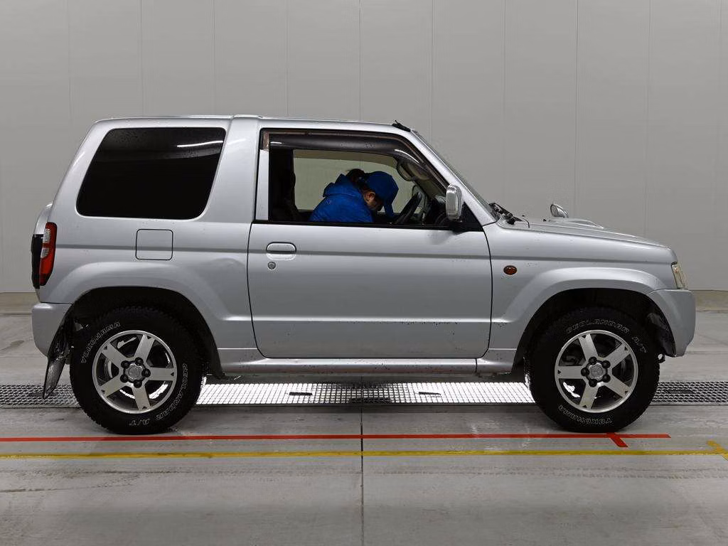 MITSUBISHI PAJERO MINI