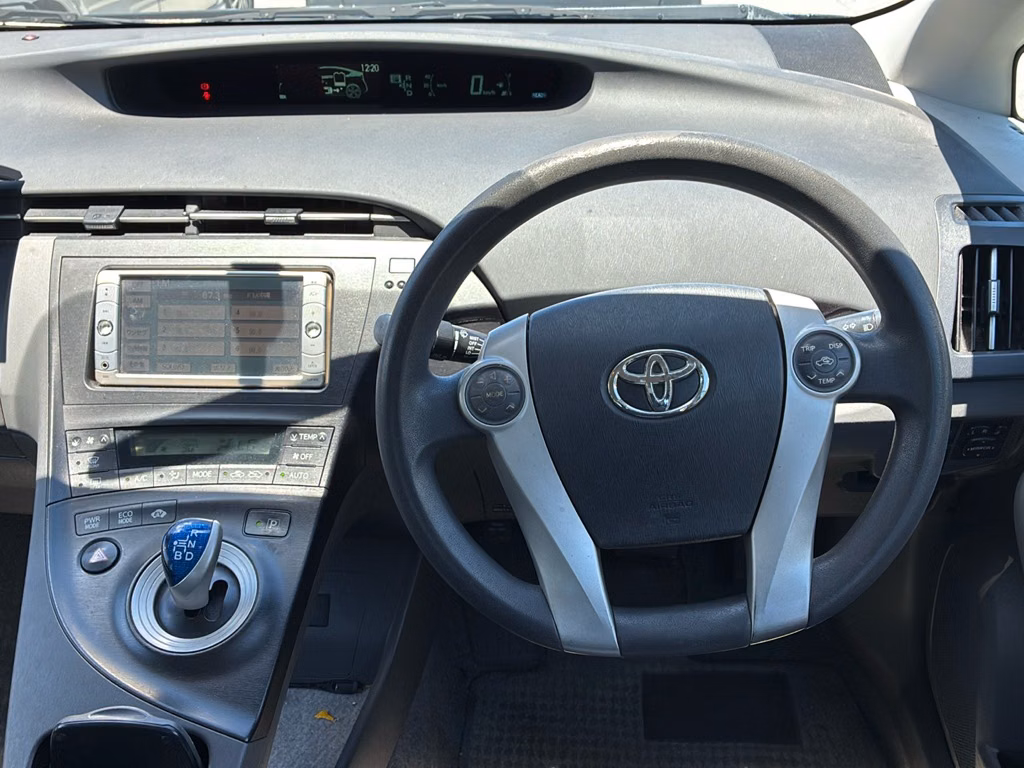 TOYOTA PRIUS