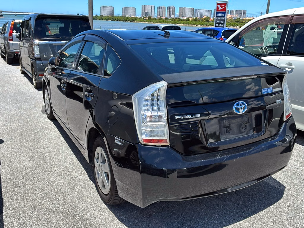TOYOTA PRIUS
