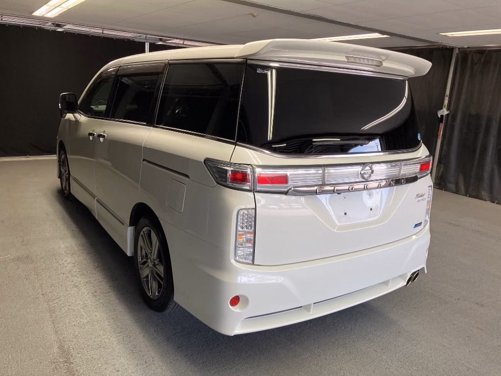 NISSAN ELGRAND