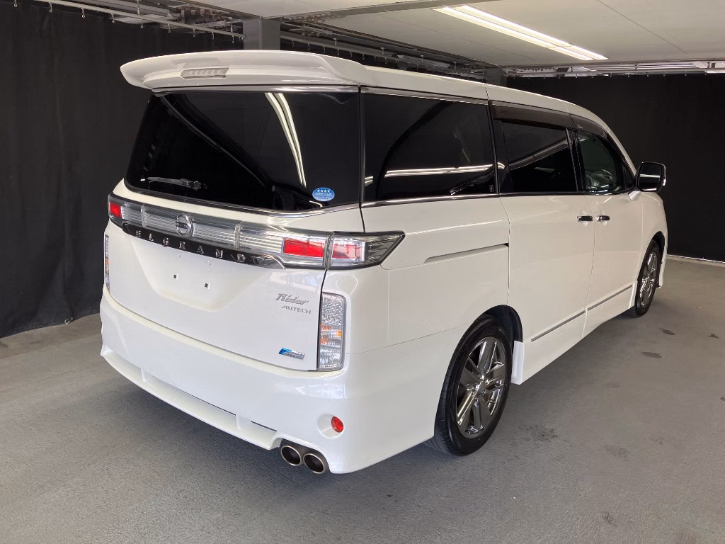 NISSAN ELGRAND