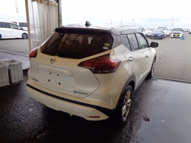 NISSAN KICKS