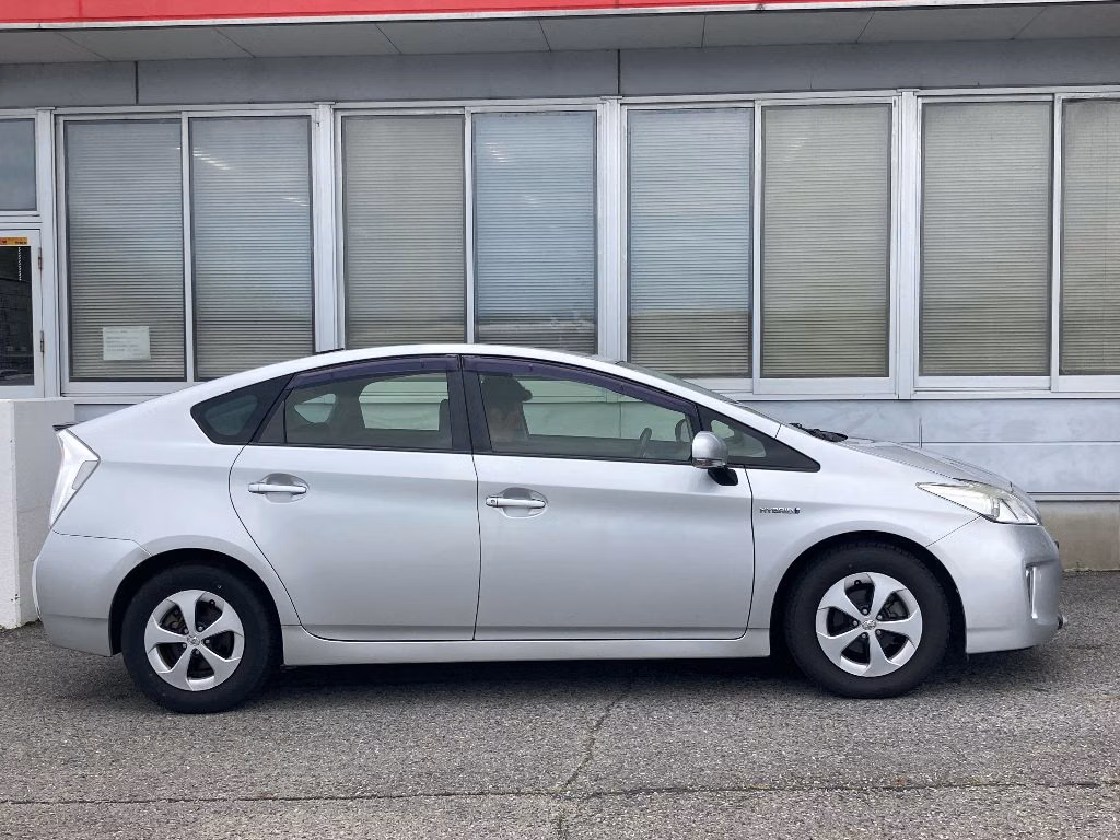 TOYOTA PRIUS