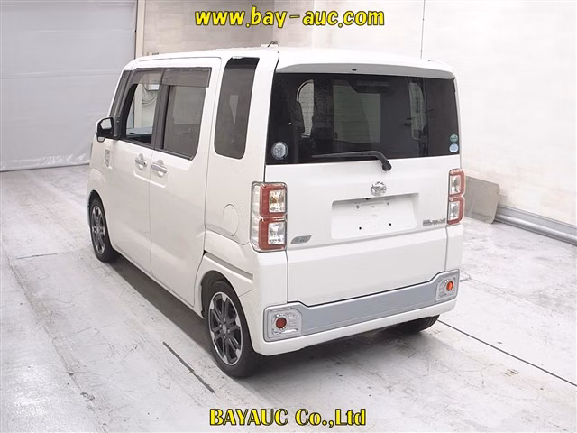DAIHATSU WAKE