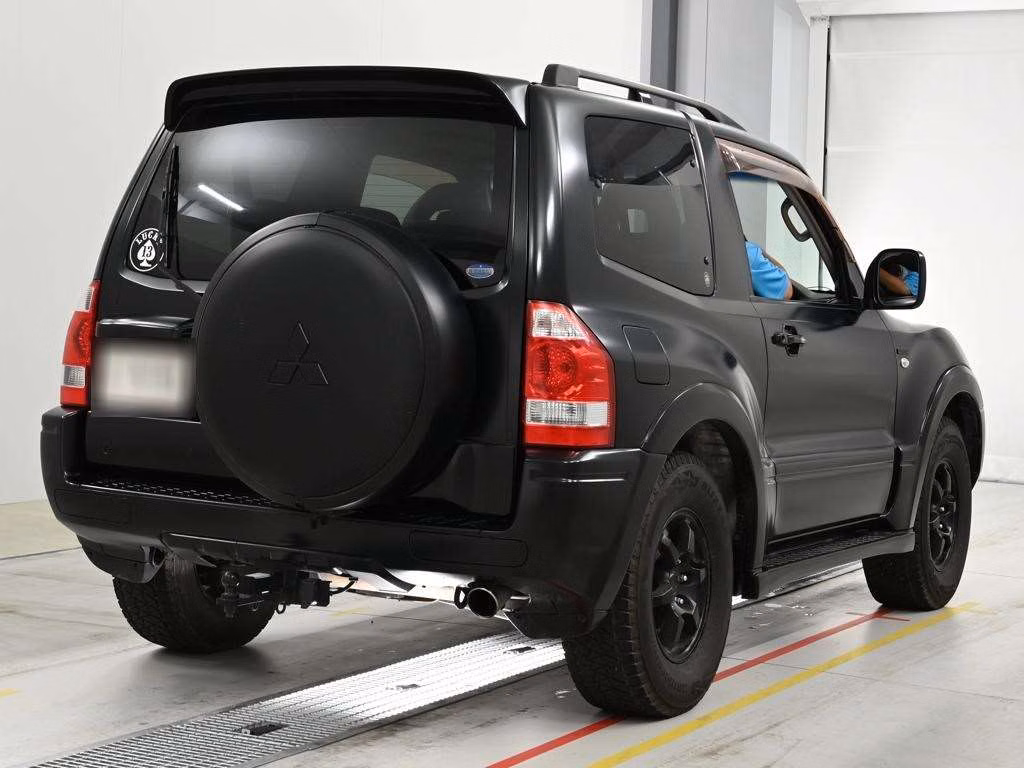MITSUBISHI PAJERO