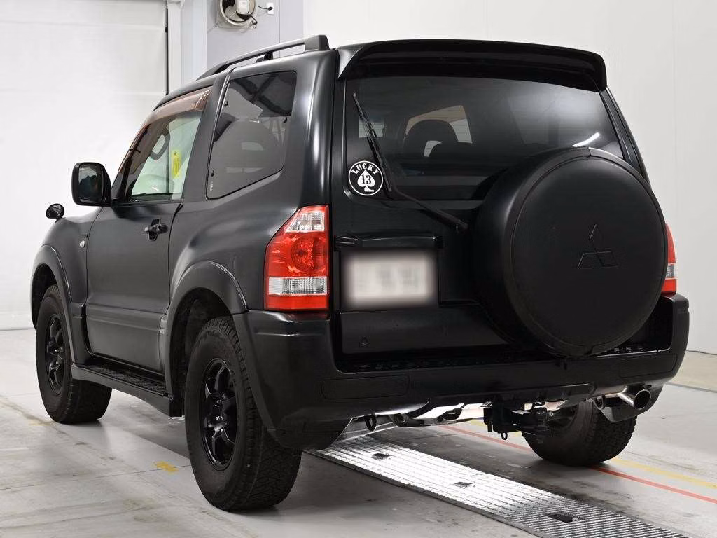 MITSUBISHI PAJERO
