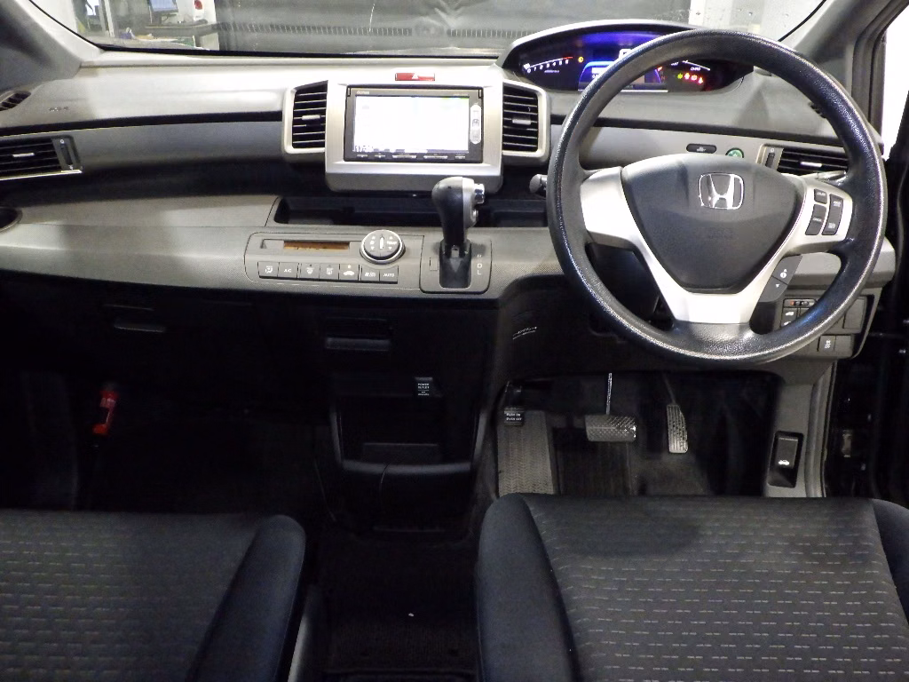 HONDA FREED SPIKE