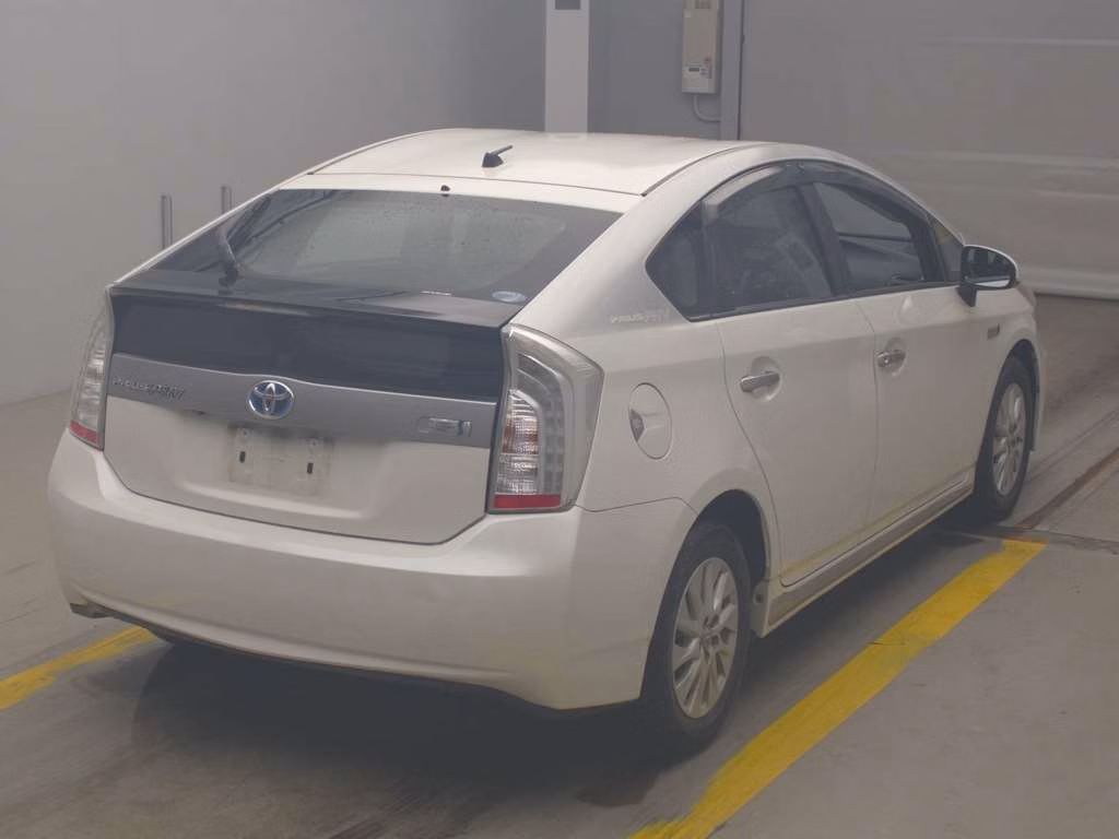 TOYOTA PRIUS PHV