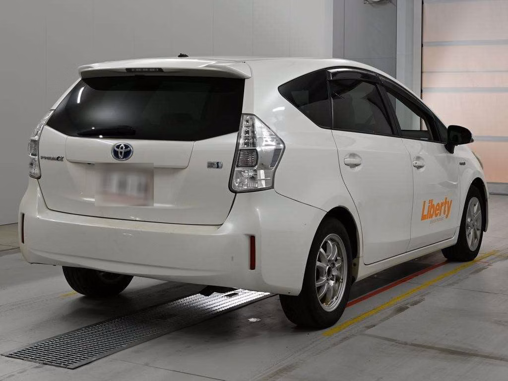 TOYOTA PRIUS ALPHA
