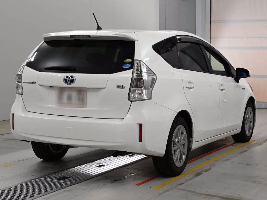TOYOTA PRIUS ALPHA