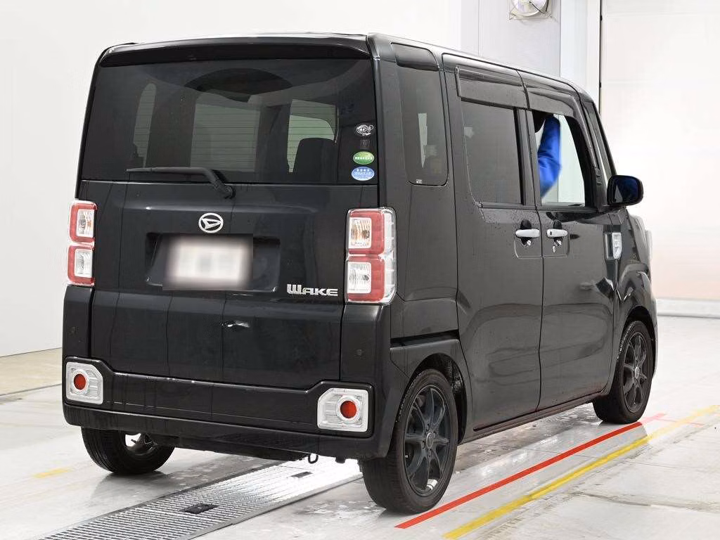 DAIHATSU WAKE