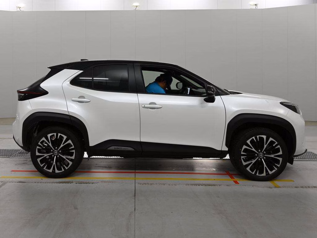 TOYOTA YARIS CROSS