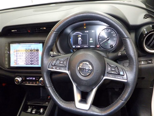 NISSAN KICKS