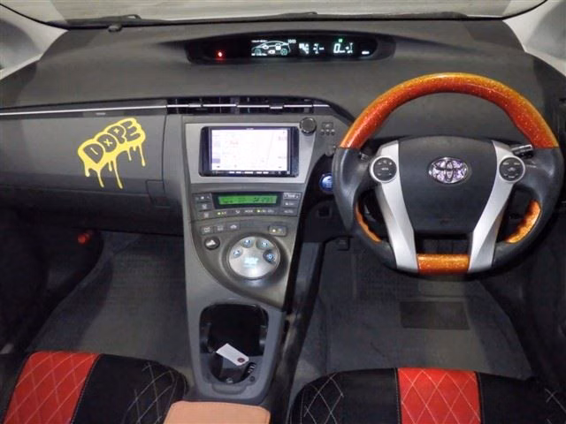TOYOTA PRIUS