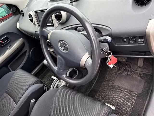 TOYOTA IST