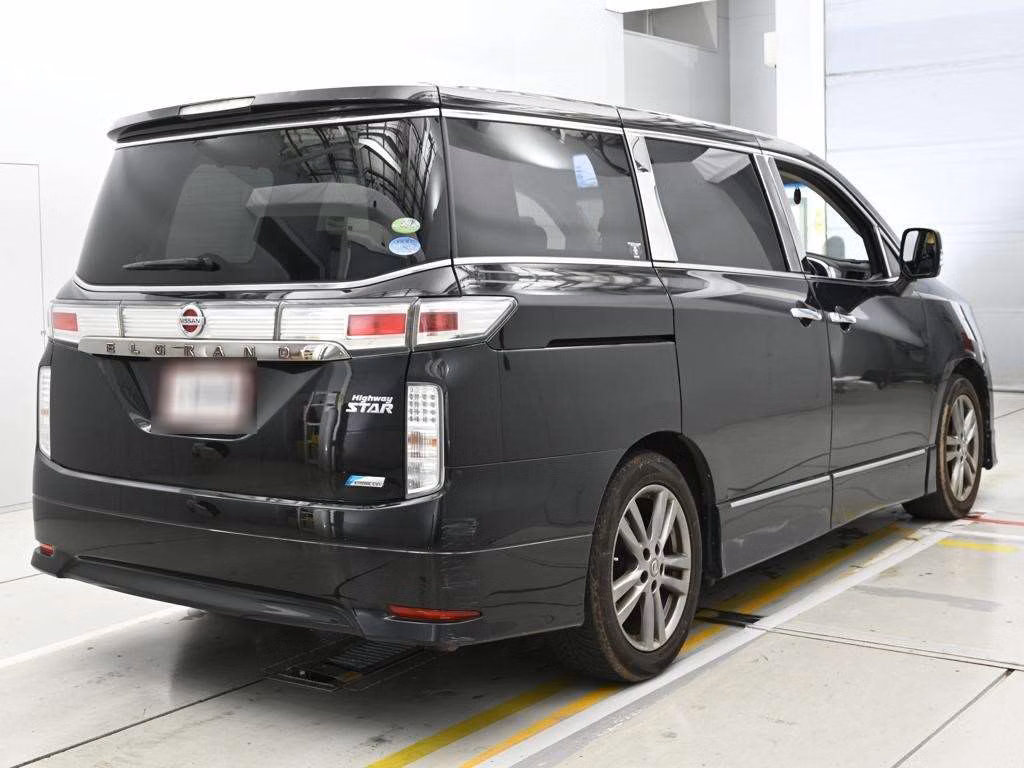NISSAN ELGRAND