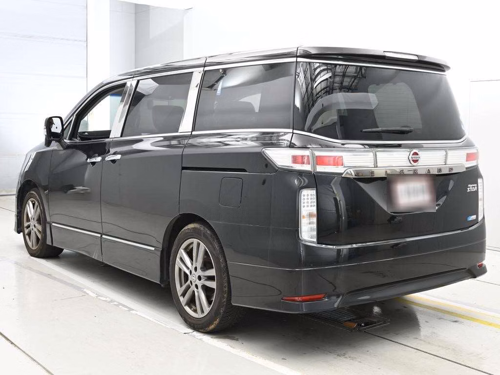 NISSAN ELGRAND