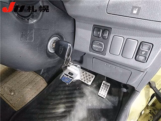 DAIHATSU MOVE LATTE