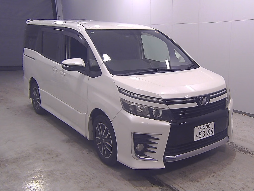 TOYOTA VOXY