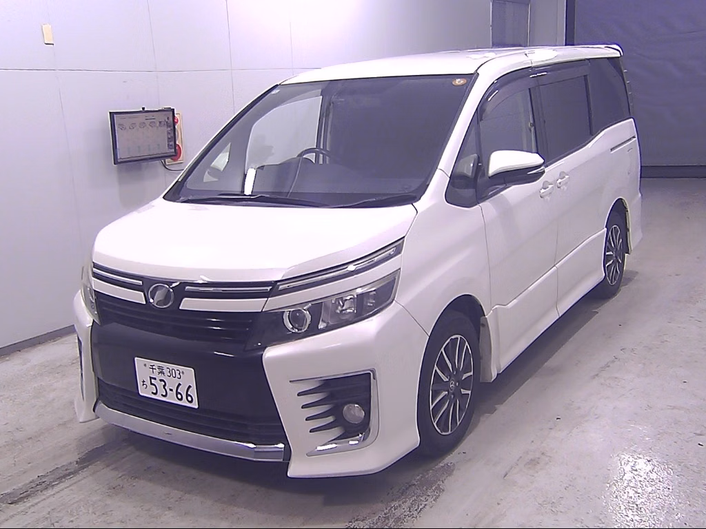 TOYOTA VOXY