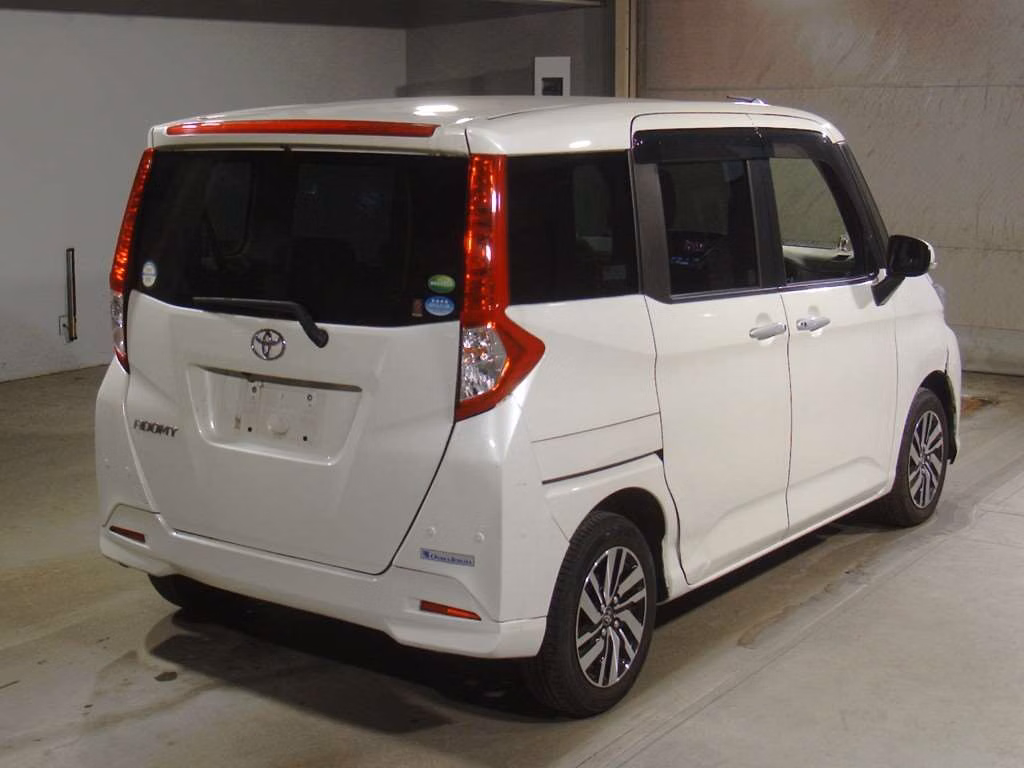 TOYOTA ROOMY