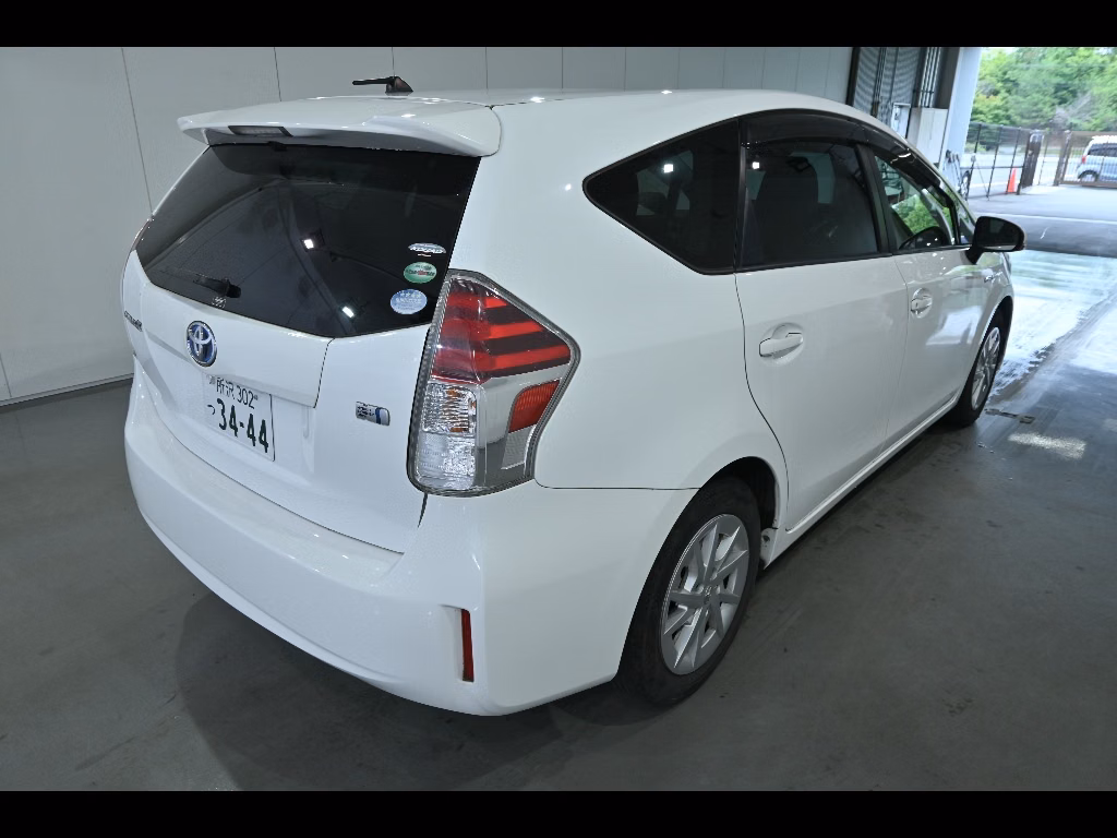 TOYOTA PRIUS ALPHA