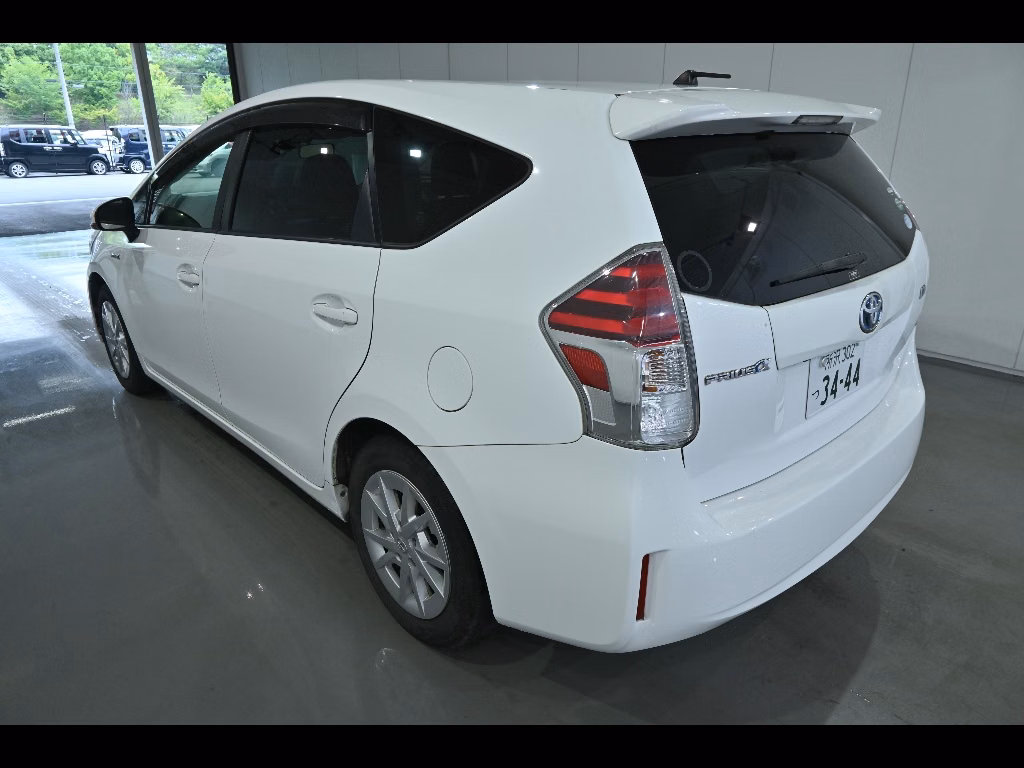TOYOTA PRIUS ALPHA