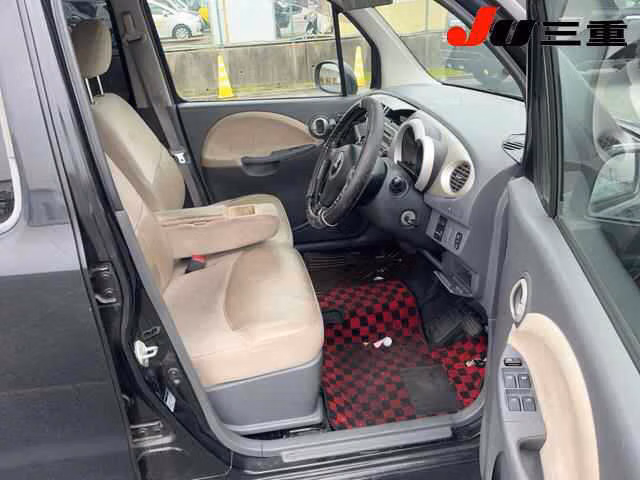 DAIHATSU MOVE LATTE