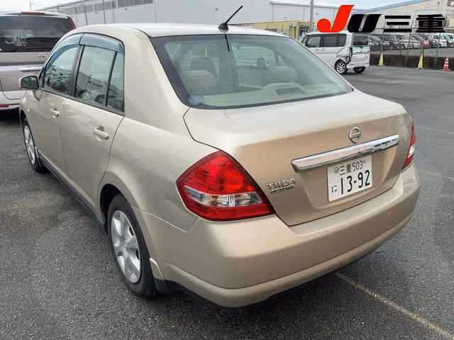 NISSAN TIIDA LATIO