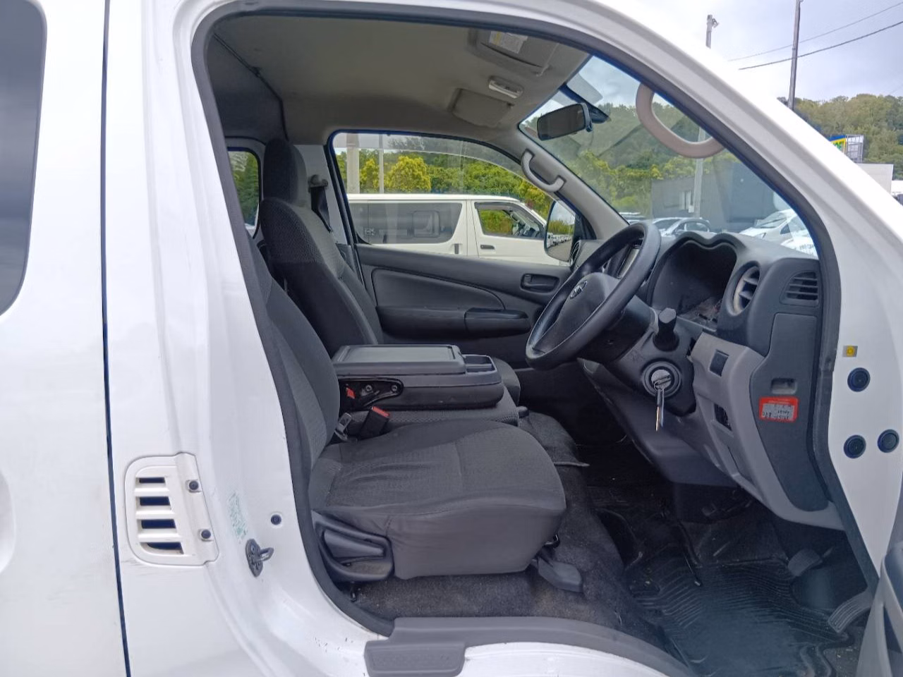 NISSAN NV350 CARAVAN