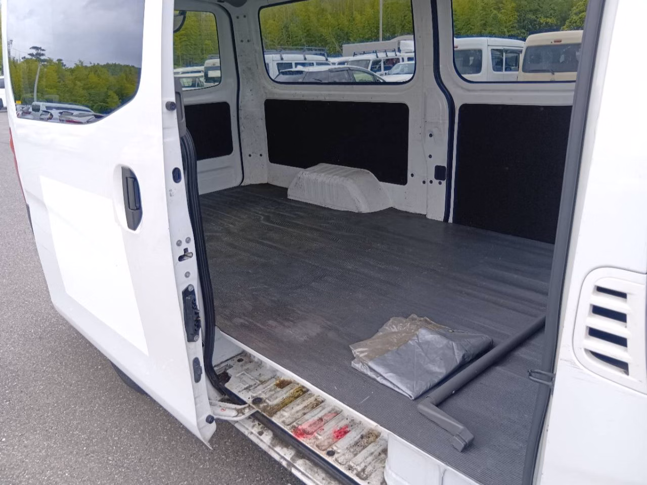 NISSAN NV350 CARAVAN