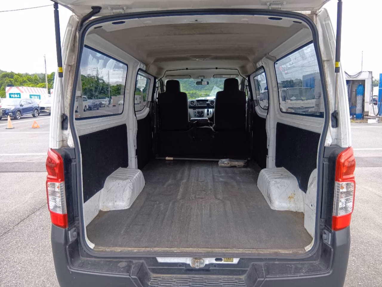 NISSAN NV350 CARAVAN