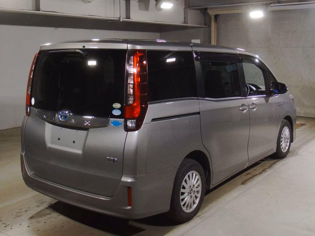 TOYOTA NOAH