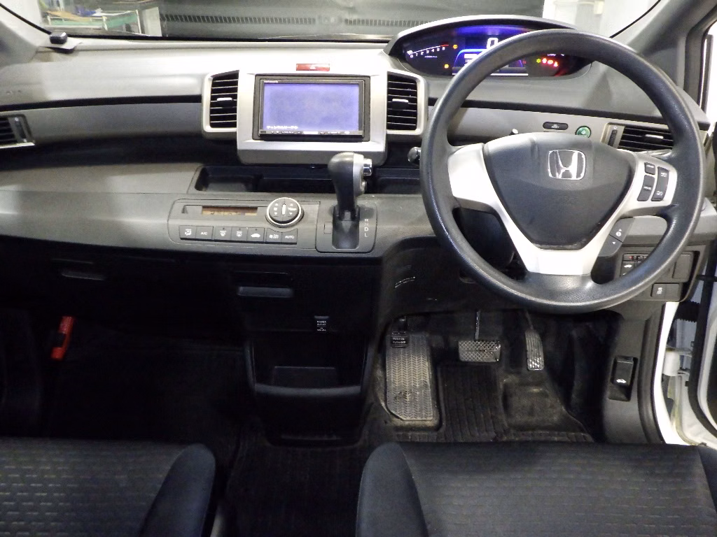 HONDA FREED SPIKE