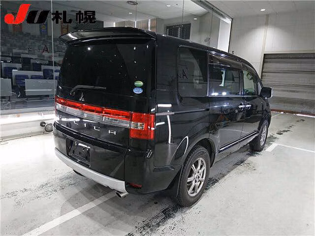 MITSUBISHI DELICA D:5