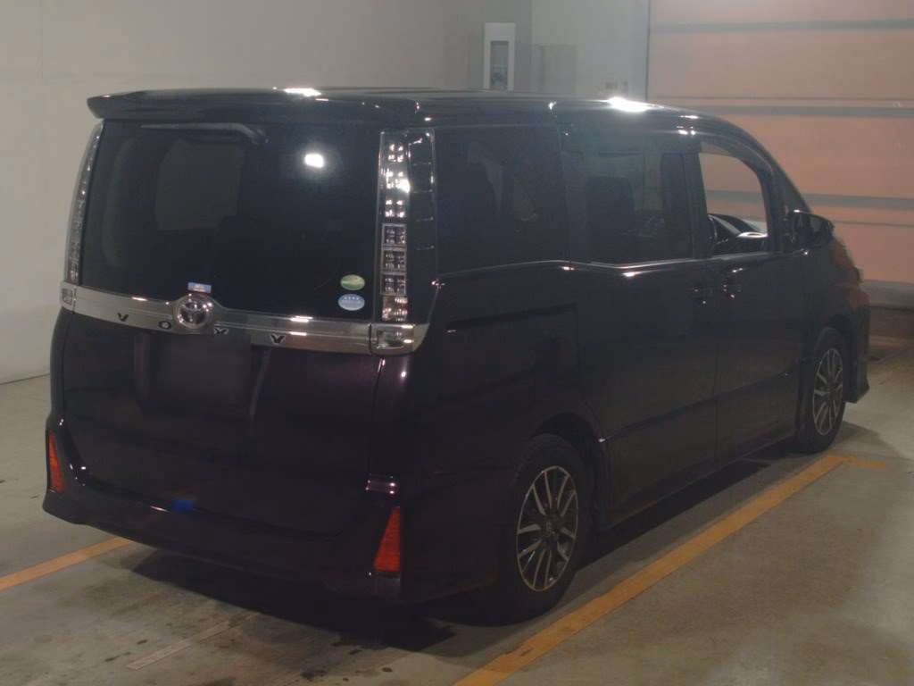 TOYOTA VOXY
