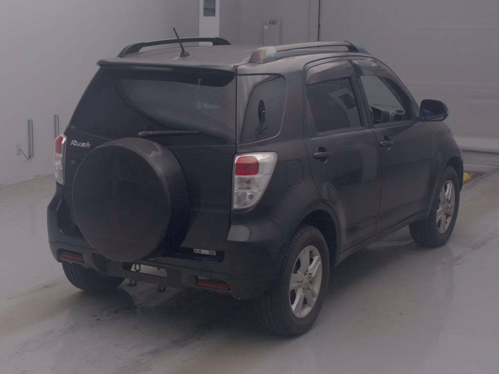 TOYOTA RUSH