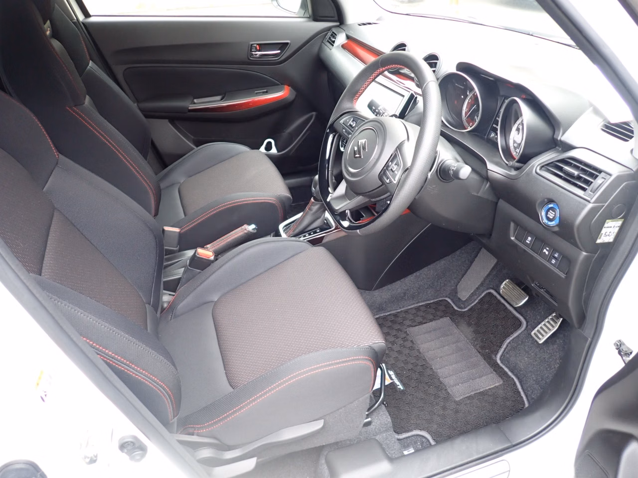 SUZUKI SWIFT