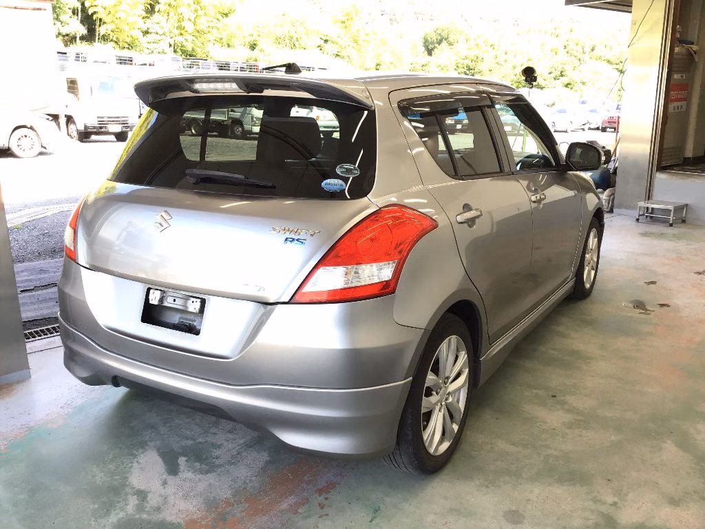SUZUKI SWIFT