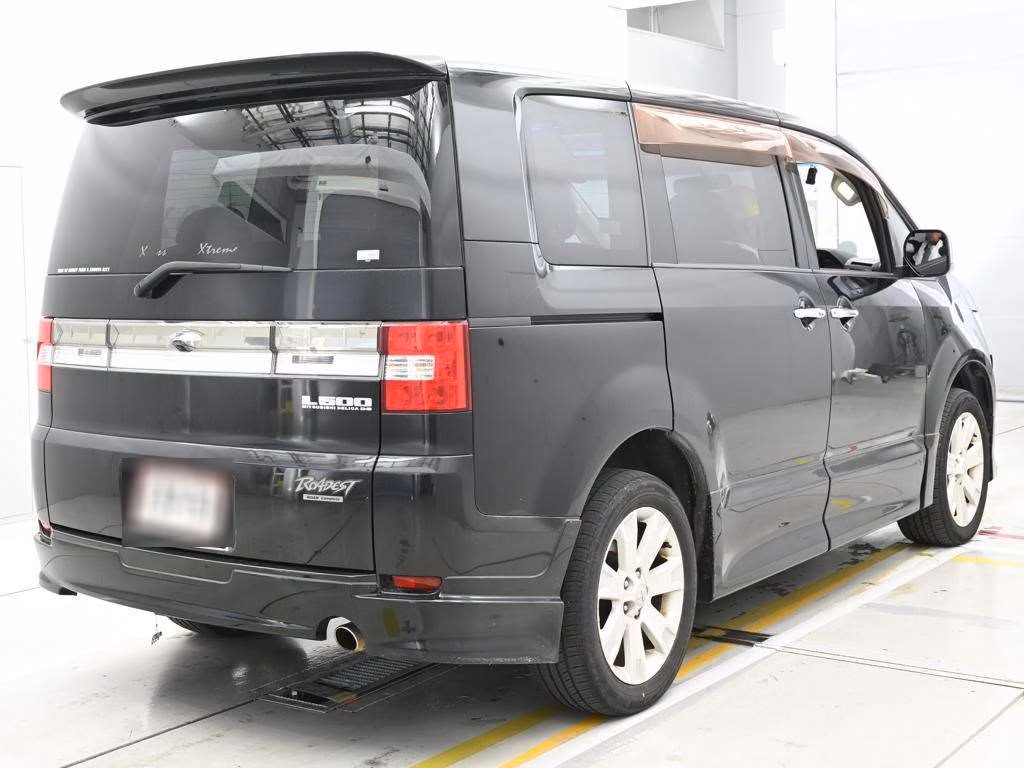 MITSUBISHI DELICA D:5