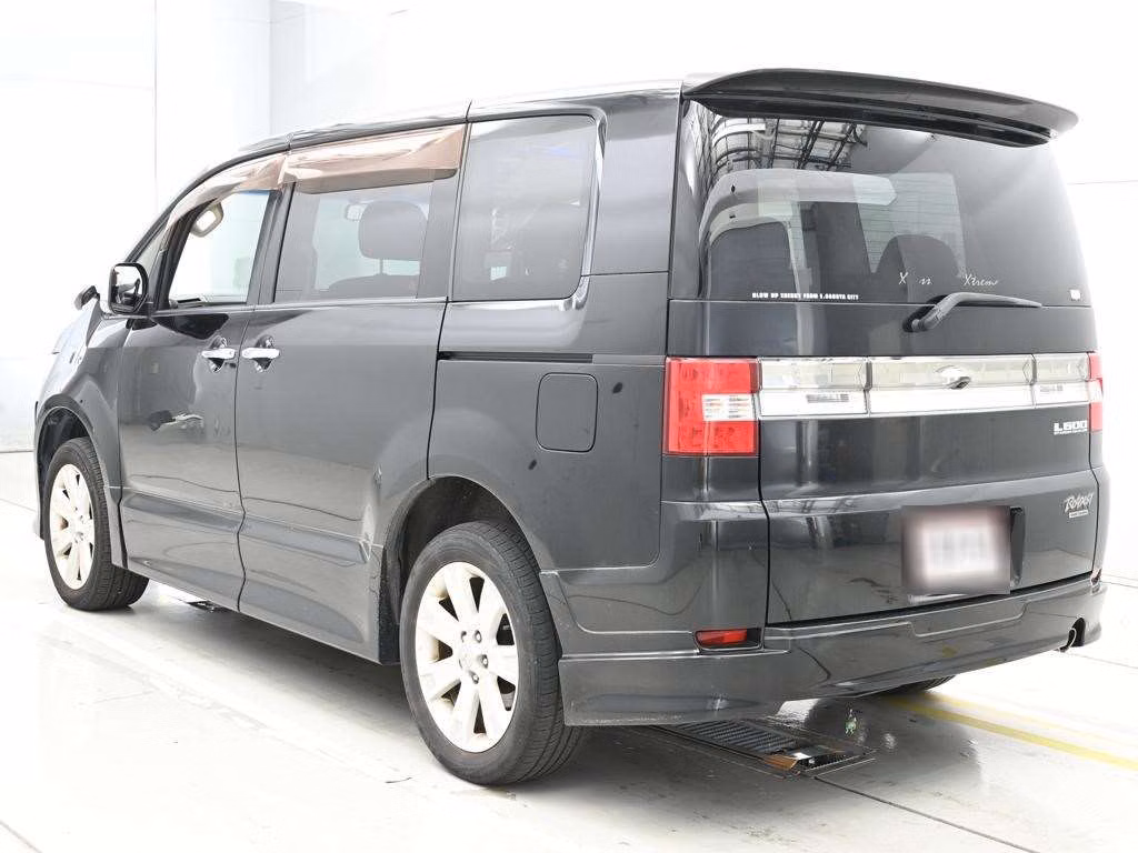 MITSUBISHI DELICA D:5