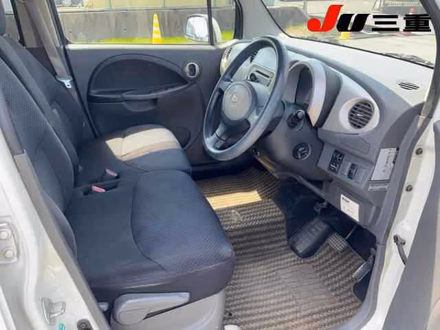 DAIHATSU MOVE LATTE