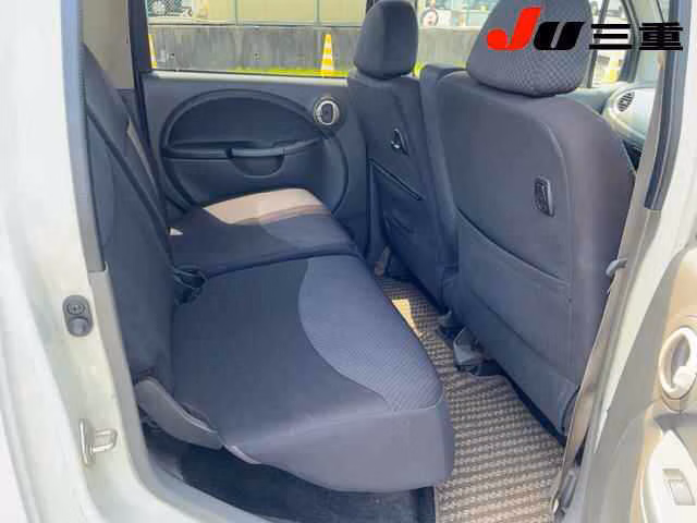 DAIHATSU MOVE LATTE