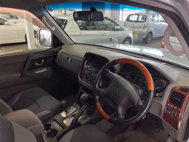 MITSUBISHI PAJERO