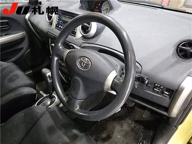 TOYOTA IST