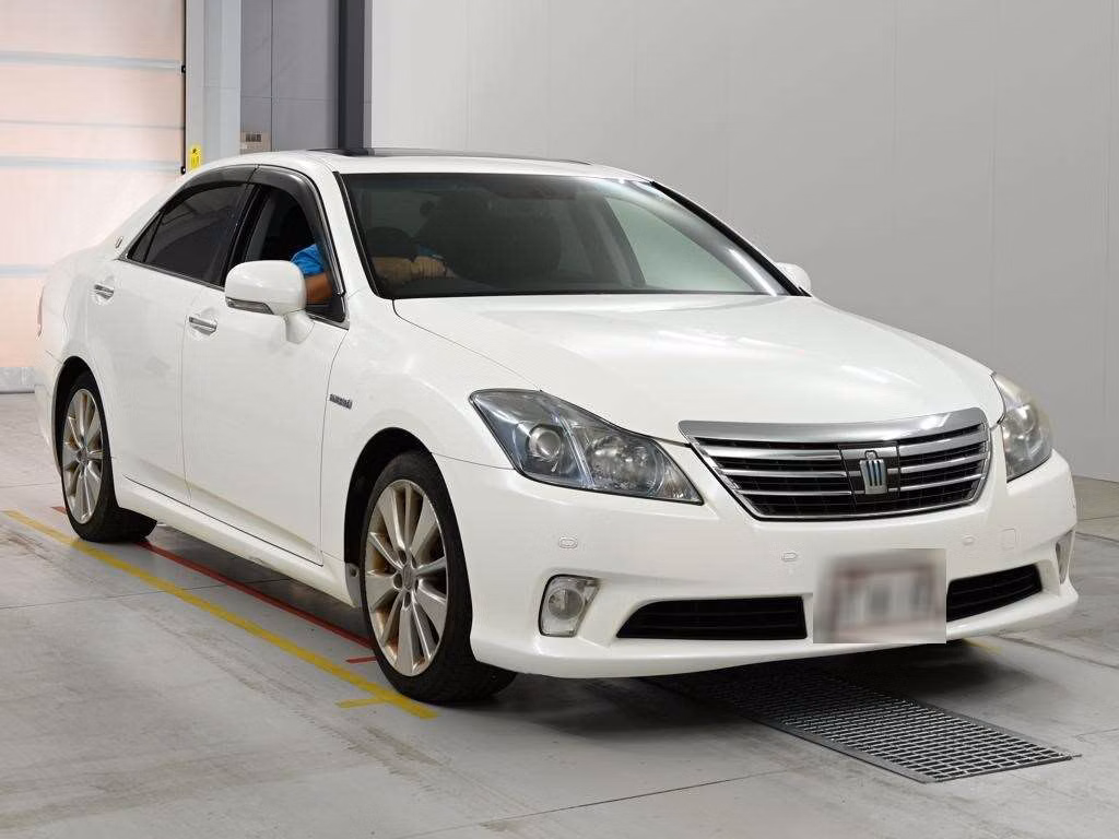 TOYOTA CROWN